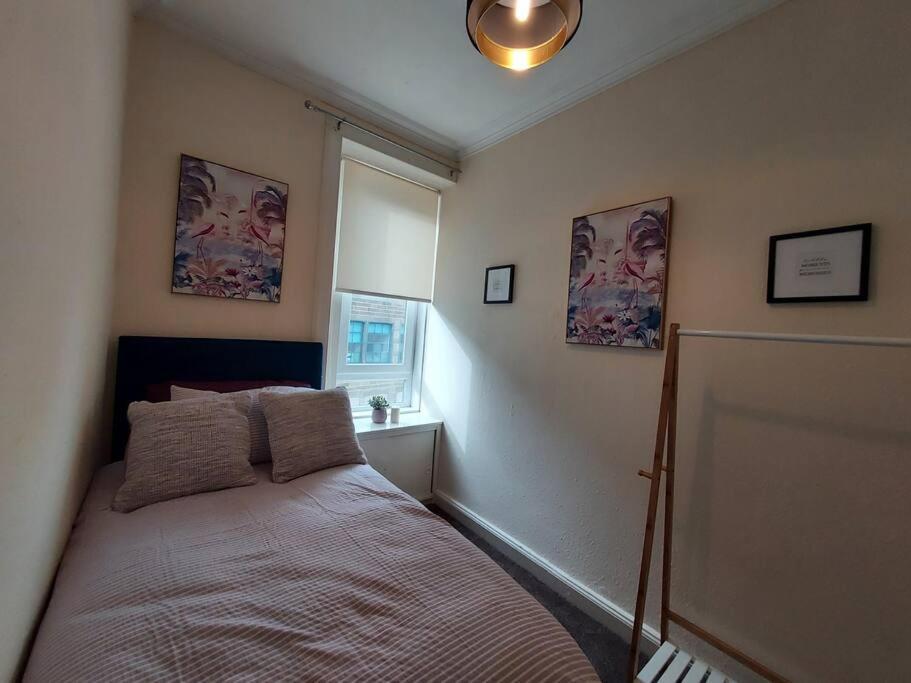 Lovely 2 Bedroom Apartment In The Centre Of Hawick Exterior photo